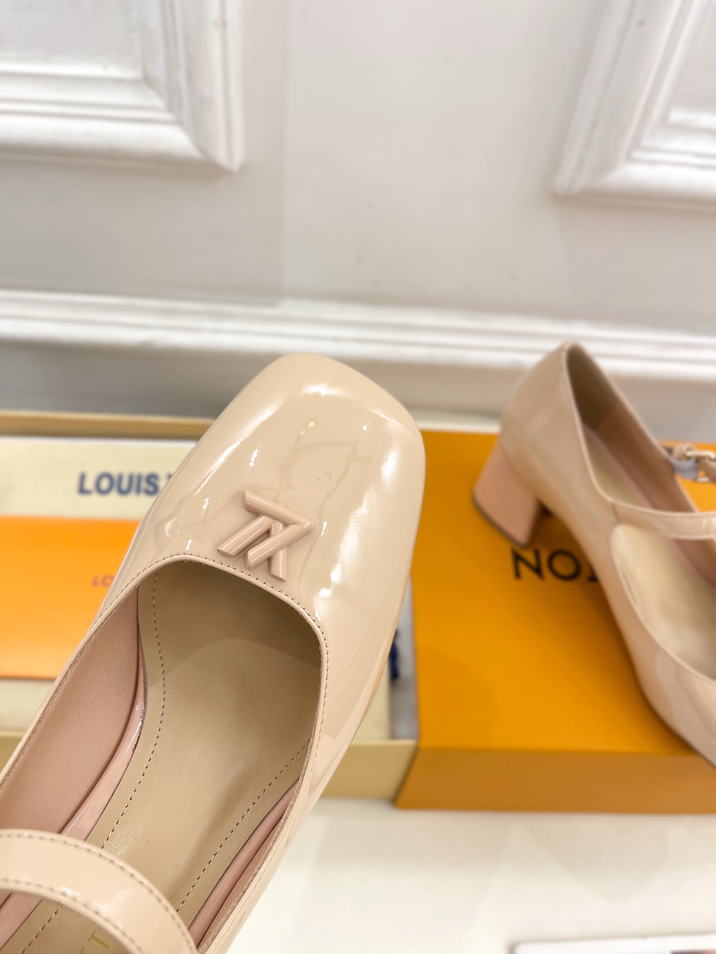 Women's high heels